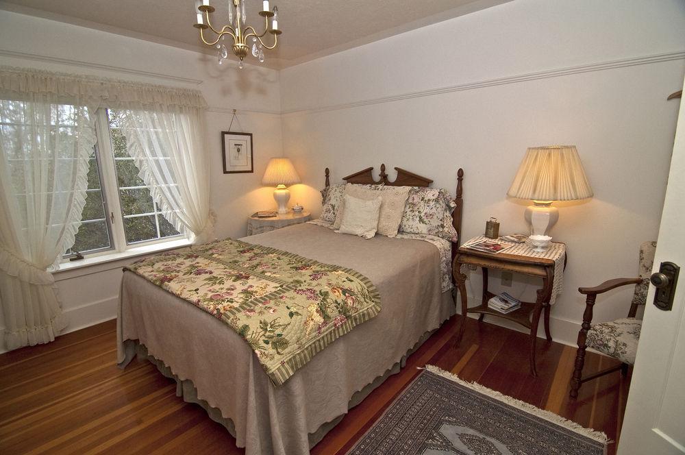 Sproule Heritage Bed & Breakfast Strathmore Exterior photo