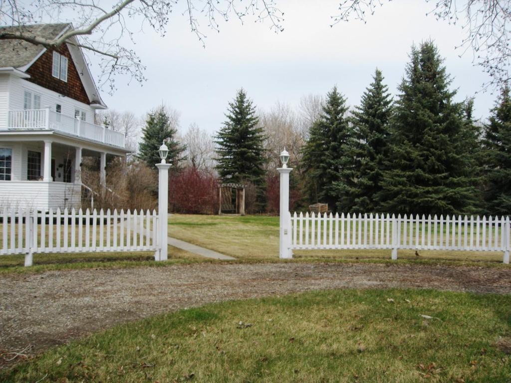 Sproule Heritage Bed & Breakfast Strathmore Exterior photo