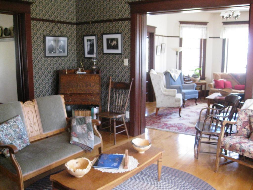 Sproule Heritage Bed & Breakfast Strathmore Exterior photo